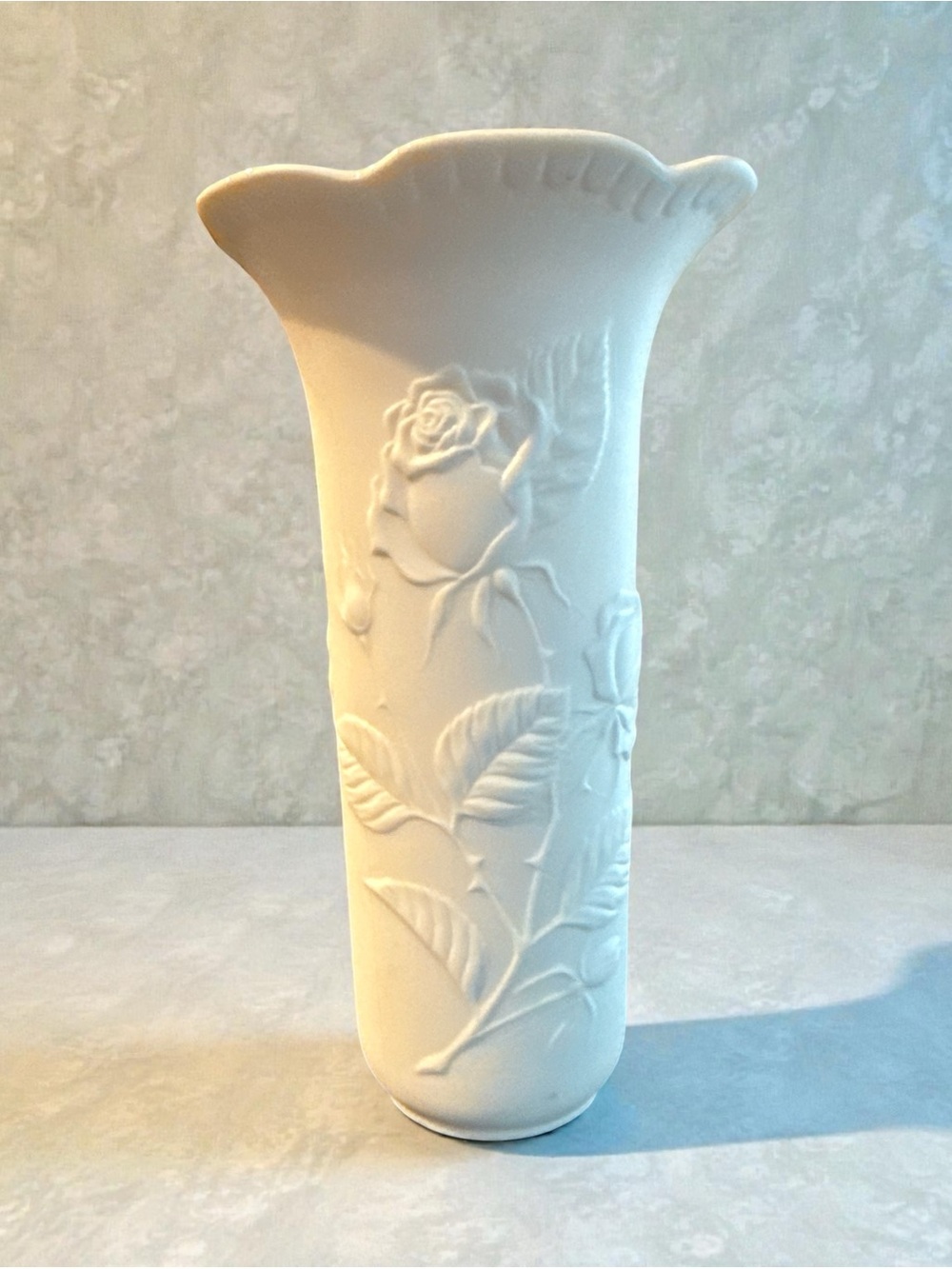 Kaiser Porcelain vase from Germany, "Rosengarten